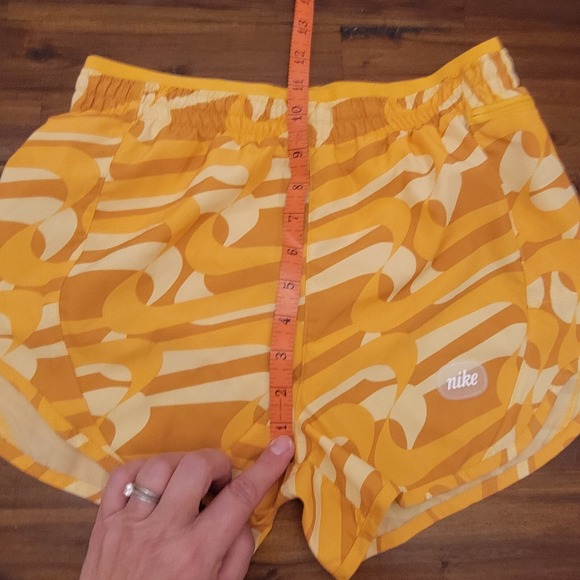 Nike Icon Clash Tempo Luxe Shorts Womens XS Dri Fit Lined Running Mustard Yellow - Picture 14 of 16